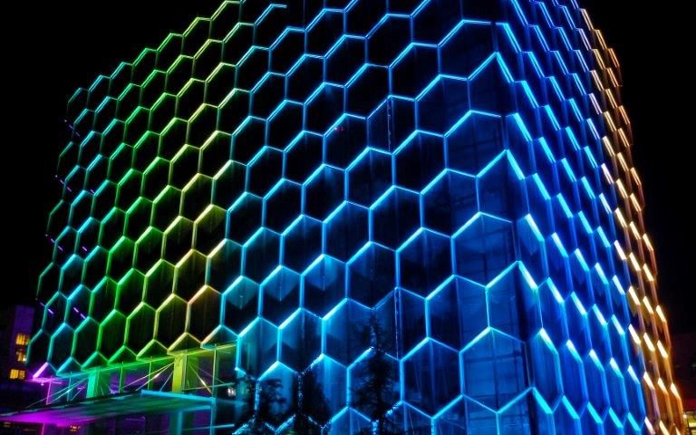 پیمانکار نما . اصول نورپردازی در اجرای نمای ساختمان