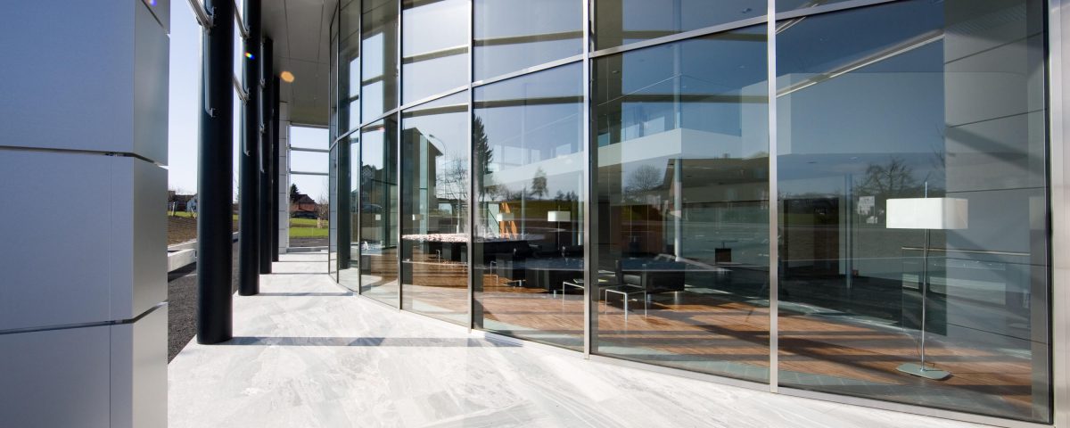 تفاوت نمای کرتین وال با فریم لس